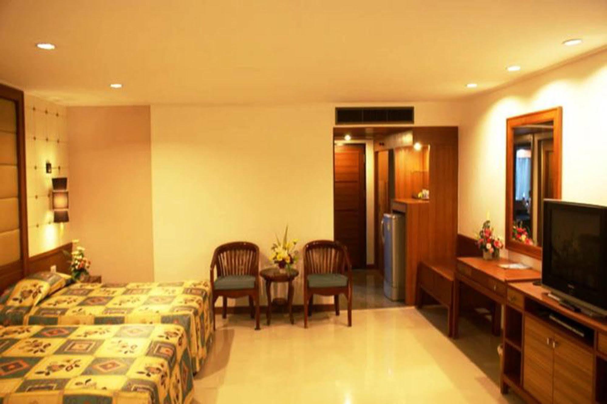 Royal Twins Palace Hotel Pattaya Exterior foto
