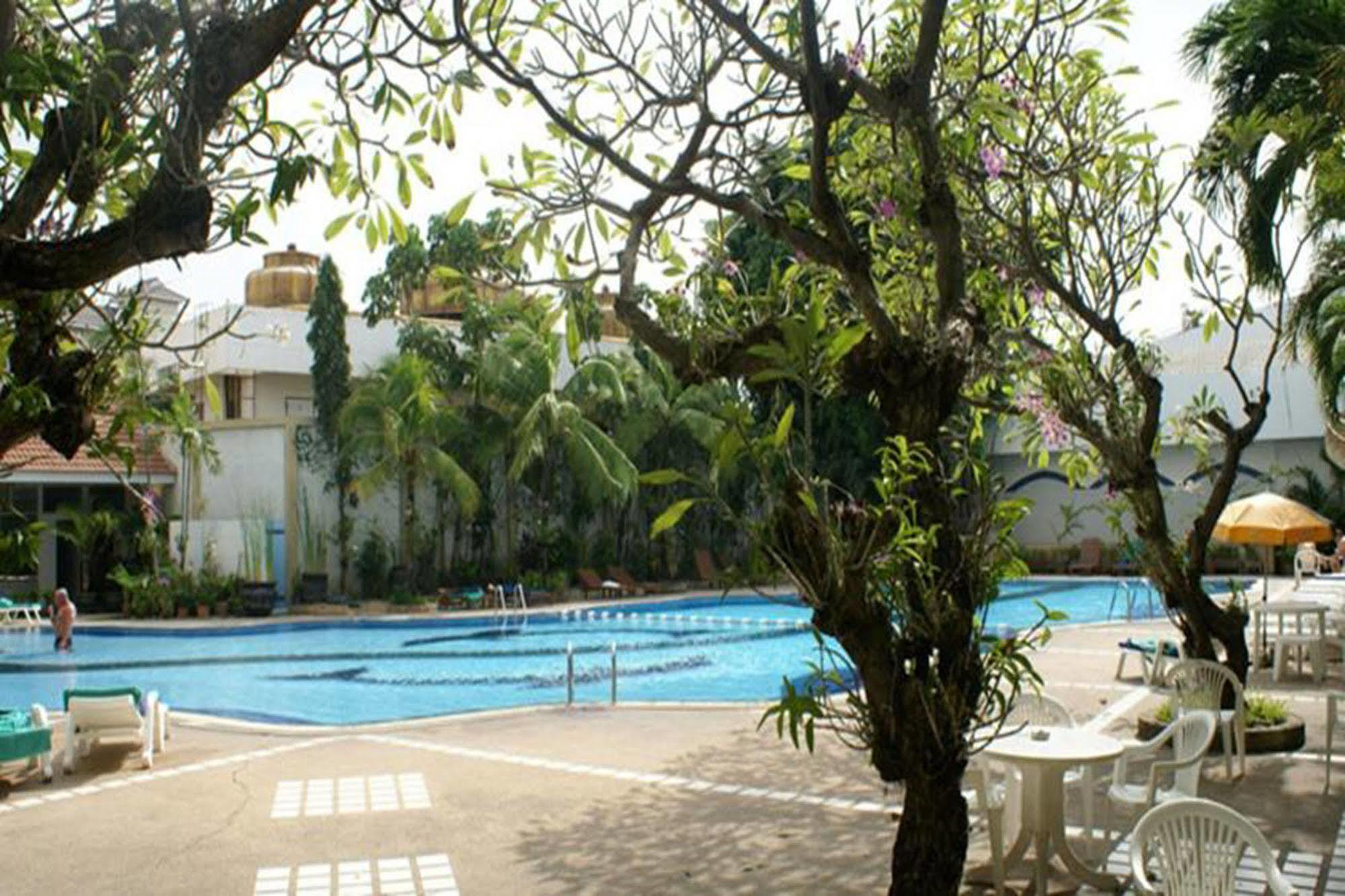 Royal Twins Palace Hotel Pattaya Exterior foto